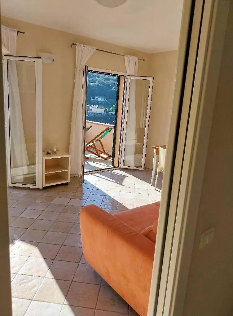 Monolocale 3 Con Terrazzo Vista Mare Apartment Cavo 0*,  Italy