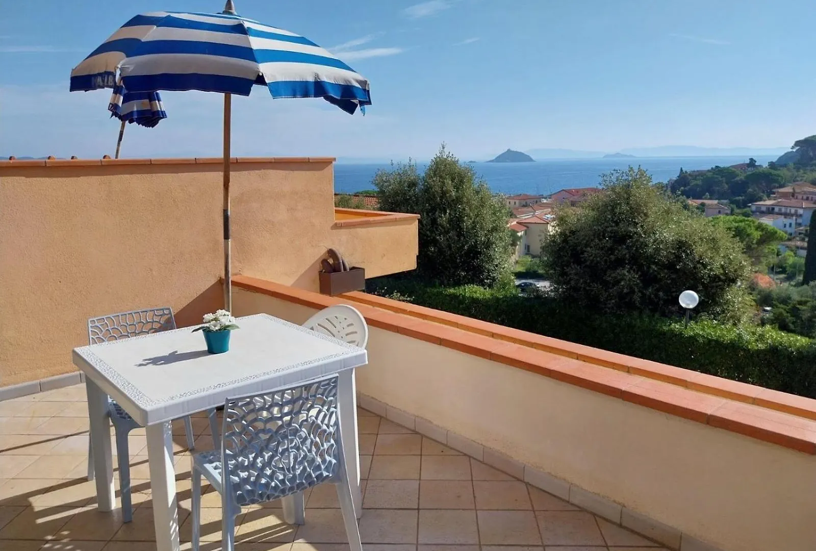 Monolocale 3 Con Terrazzo Vista Mare Apartment Cavo 0*,  Italy