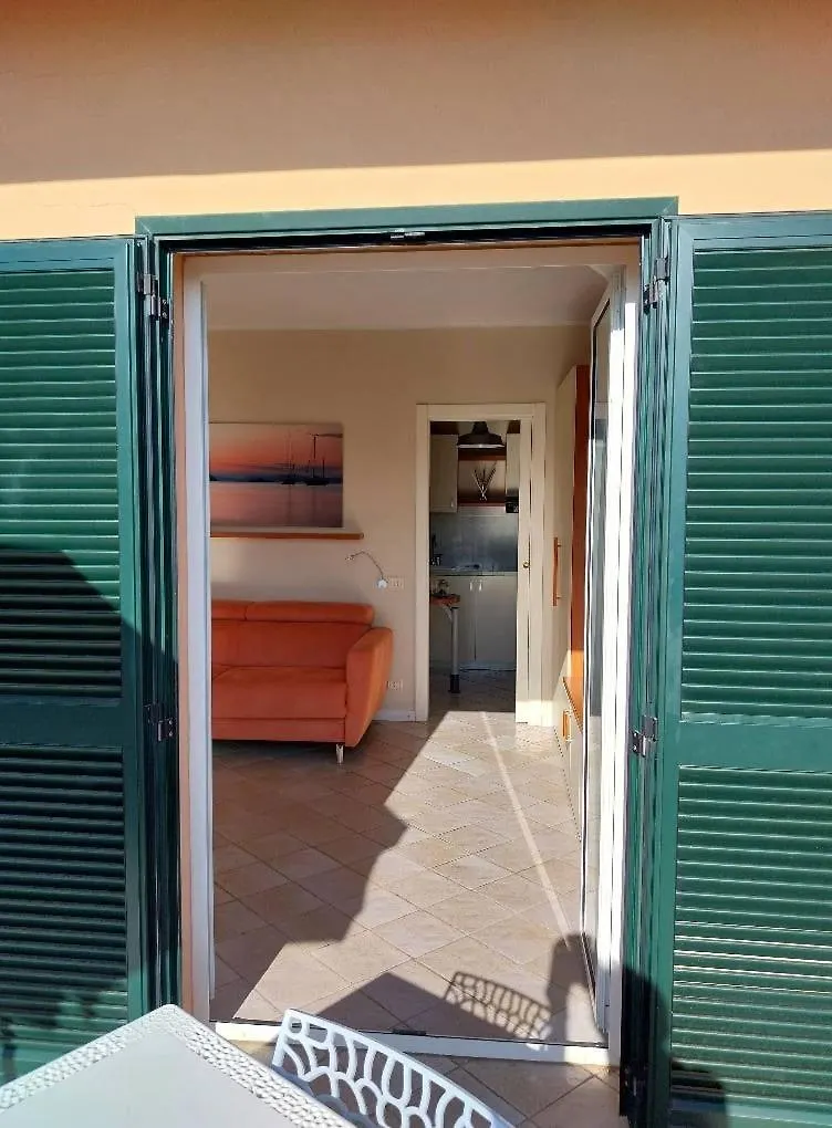 Monolocale 3 Con Terrazzo Vista Mare Apartment Cavo 0*,  Italy